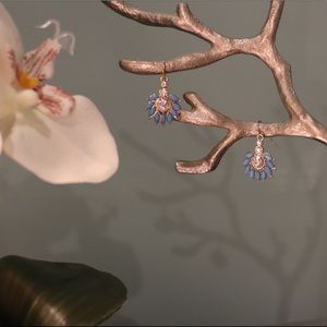 Crystal earrings with blue pedals